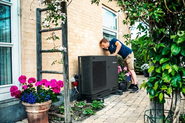 Luft til vand varmepumpe – 300 m2 etplansvilla